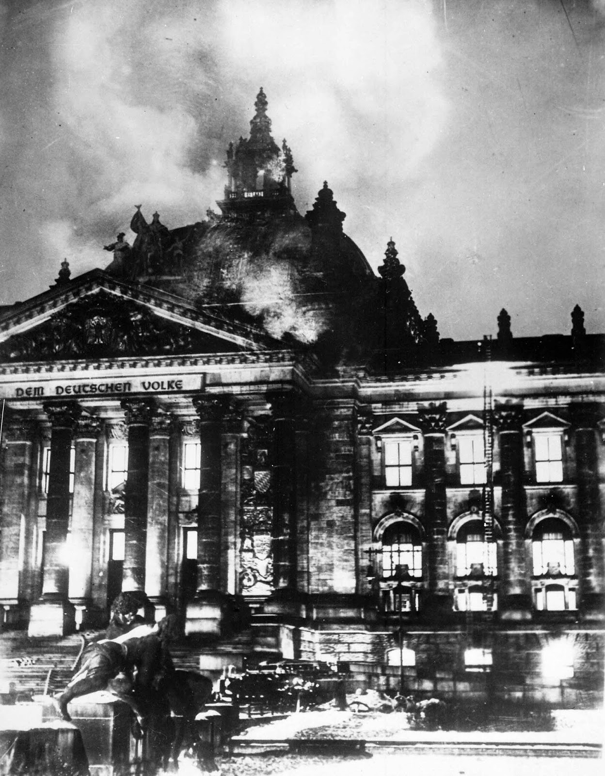 Reichstag_fire_1933